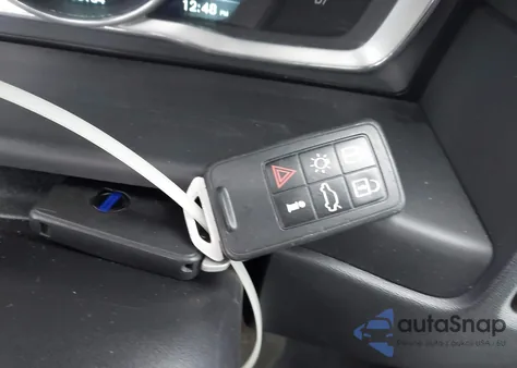 2015 Volvo Xc70 T6 Platinum z USA, uszkodzony, nr VIN YV4902ND2F1200537